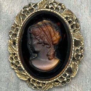 Vintage Cameo Brooch Large Root Beer Tortoise Shell Glass Gold Tone Flower Frame